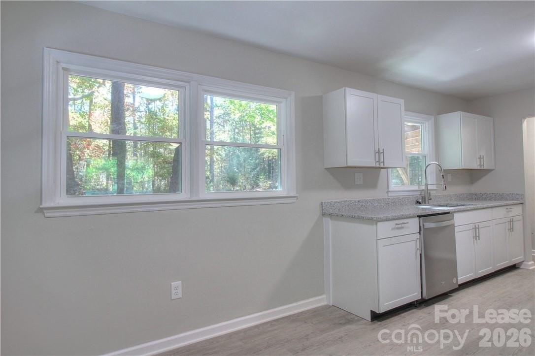 1300 Sharon Dr - Photo 5 of 28