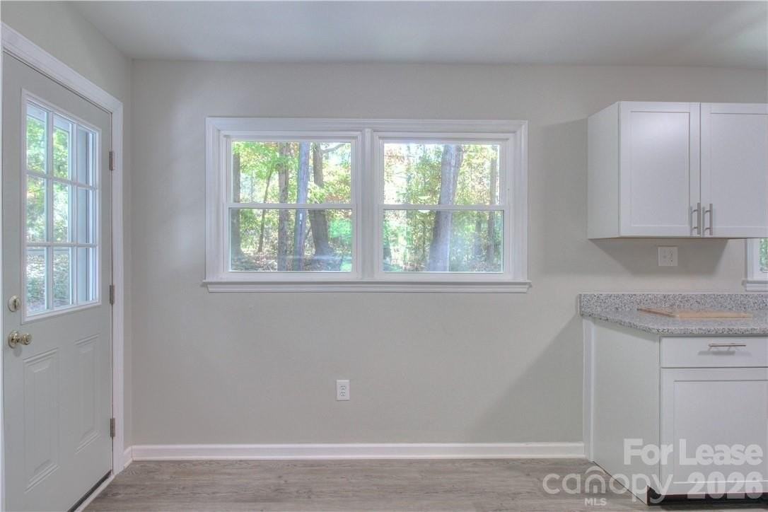 1300 Sharon Dr - Photo 6 of 28