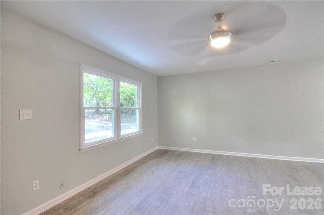 1300 Sharon Dr - Photo 7 of 28