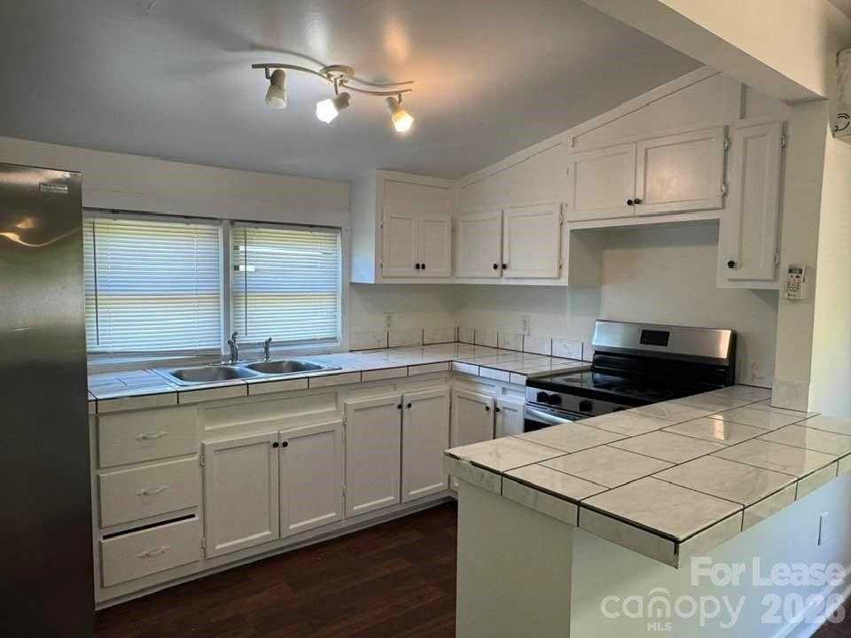 534 Logan St - Photo 3 of 18