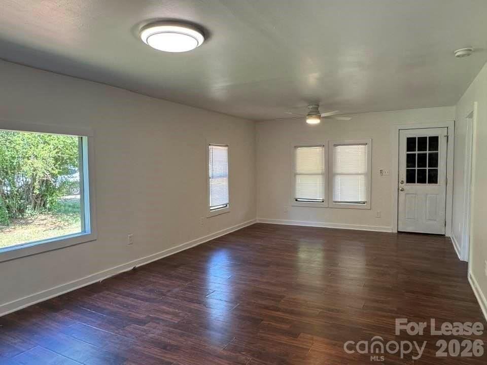 534 Logan St - Photo 4 of 18