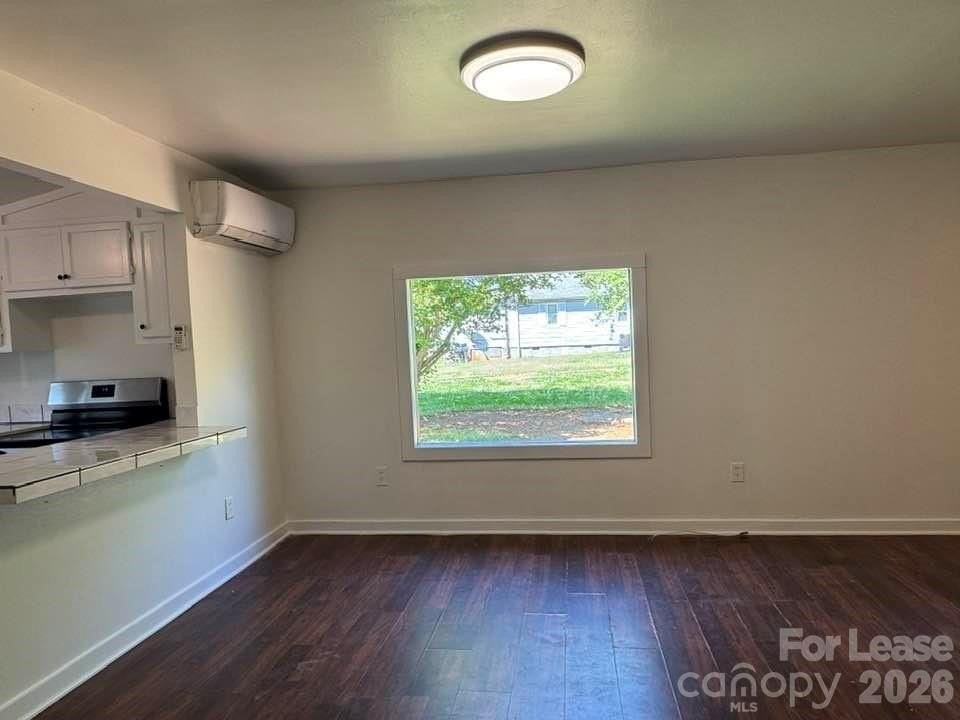 534 Logan St - Photo 5 of 18