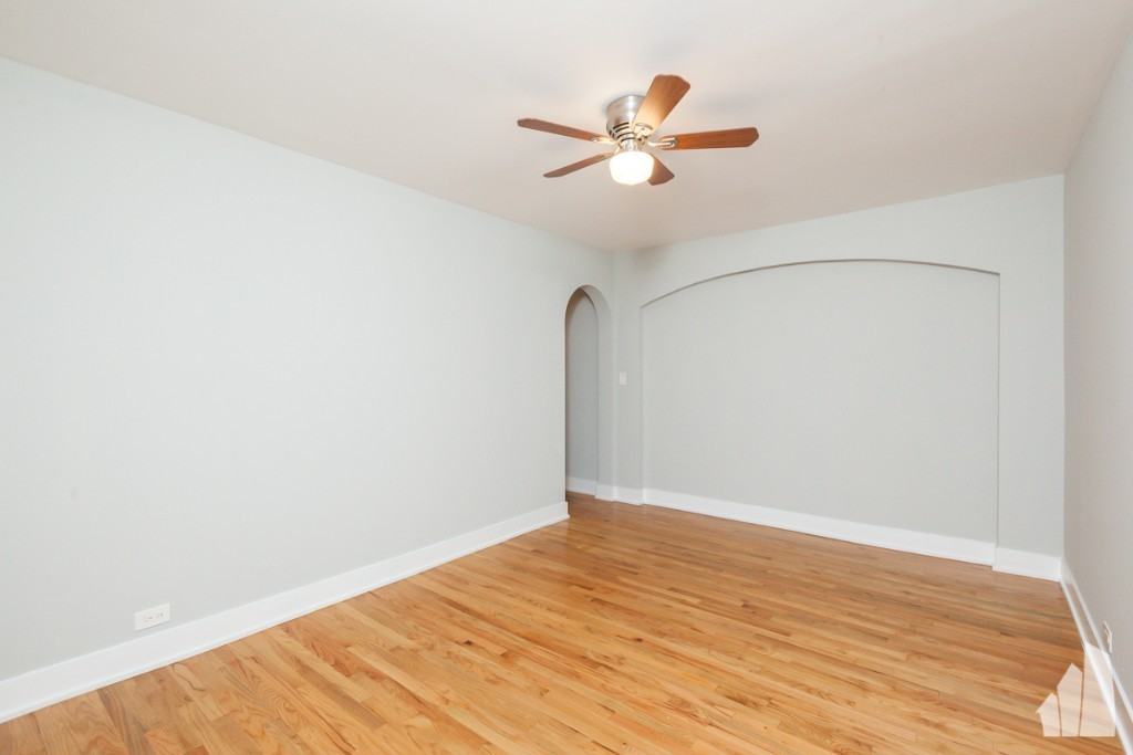 425 W Roscoe St #310 - Photo 2 of 10