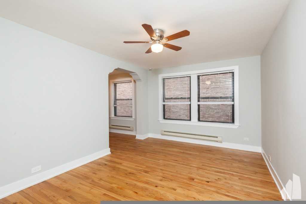 425 W Roscoe St #310 - Photo 3 of 10
