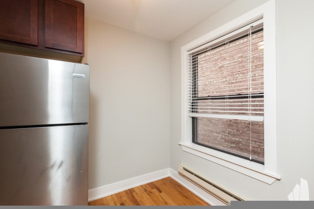 425 W Roscoe St #310 - Photo 6 of 10