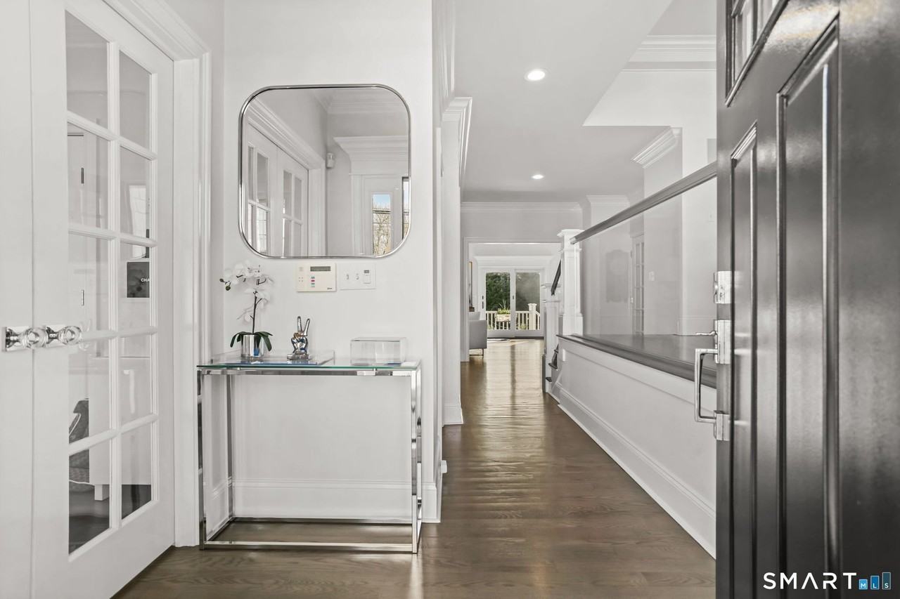 228 Eastlawn St - Photo 3 of 37