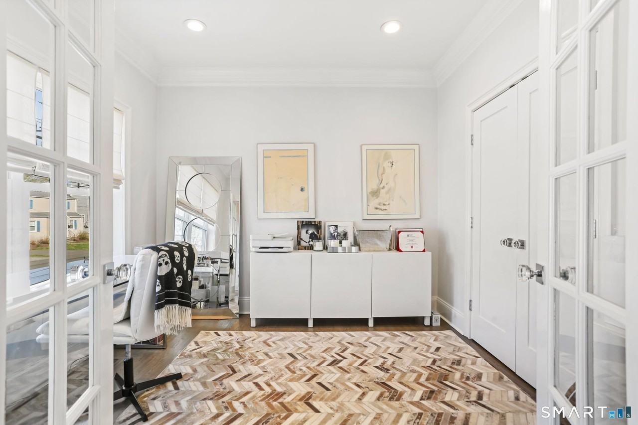 228 Eastlawn St - Photo 4 of 37