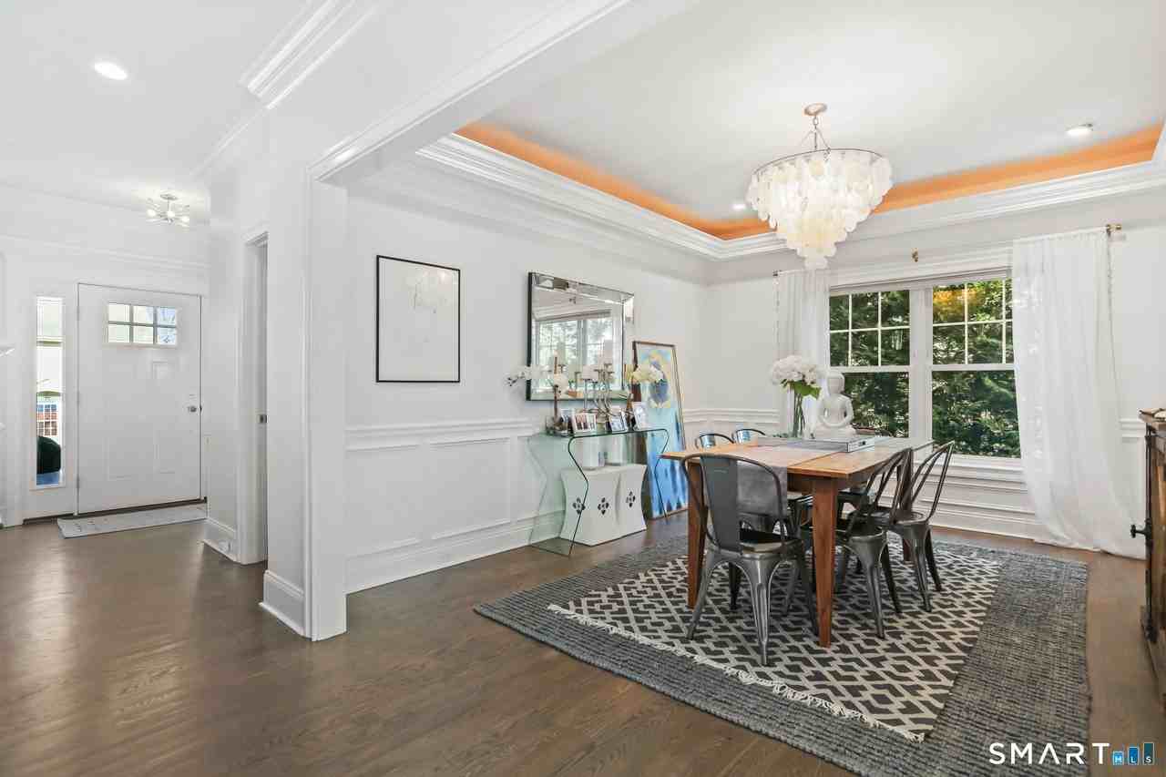 228 Eastlawn St - Photo 5 of 37