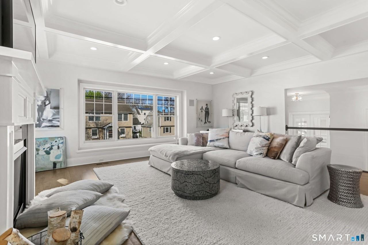 228 Eastlawn St - Photo 6 of 37