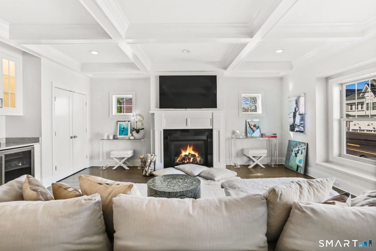 228 Eastlawn St - Photo 7 of 37