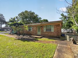 featured image of 806 Fairview Dr #B
