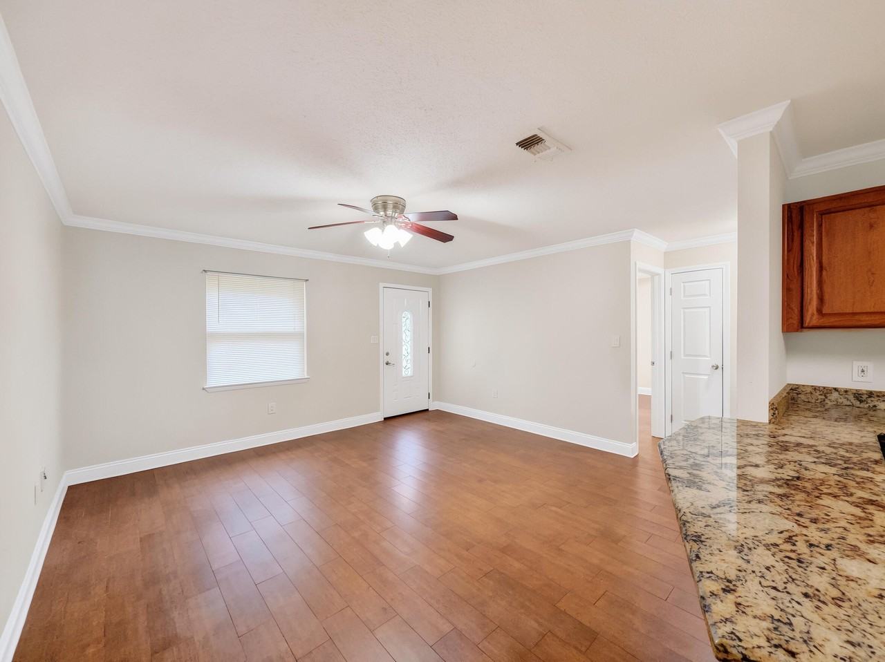 806 Fairview Dr #B - Photo 3 of 8
