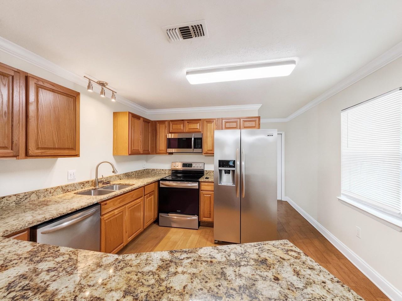 806 Fairview Dr #B - Photo 5 of 8