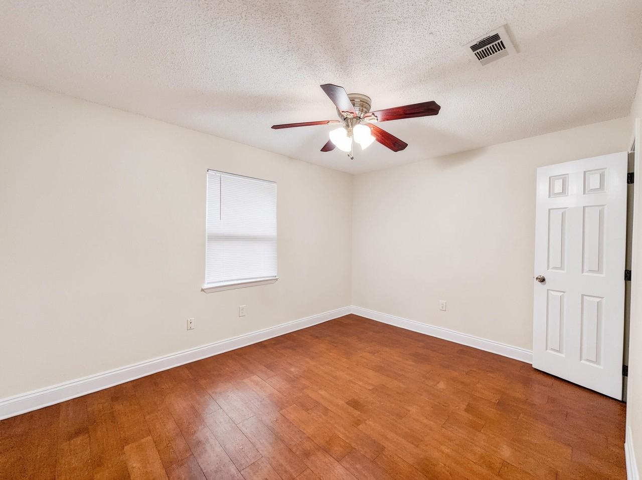 806 Fairview Dr #B - Photo 6 of 8