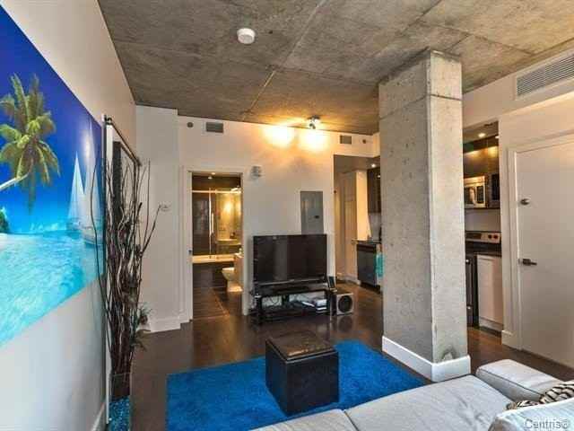 888 Rue Wellington - Photo 3 of 15