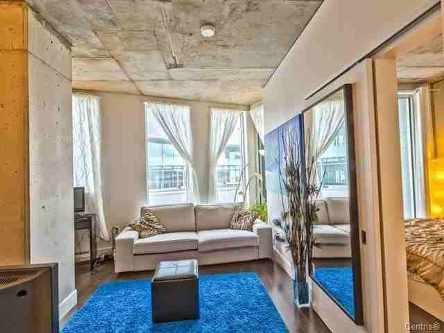 888 Rue Wellington - Photo 4 of 15