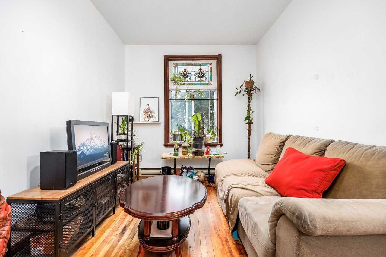 2041B Boul Saint-Joseph E - Photo 3 of 13