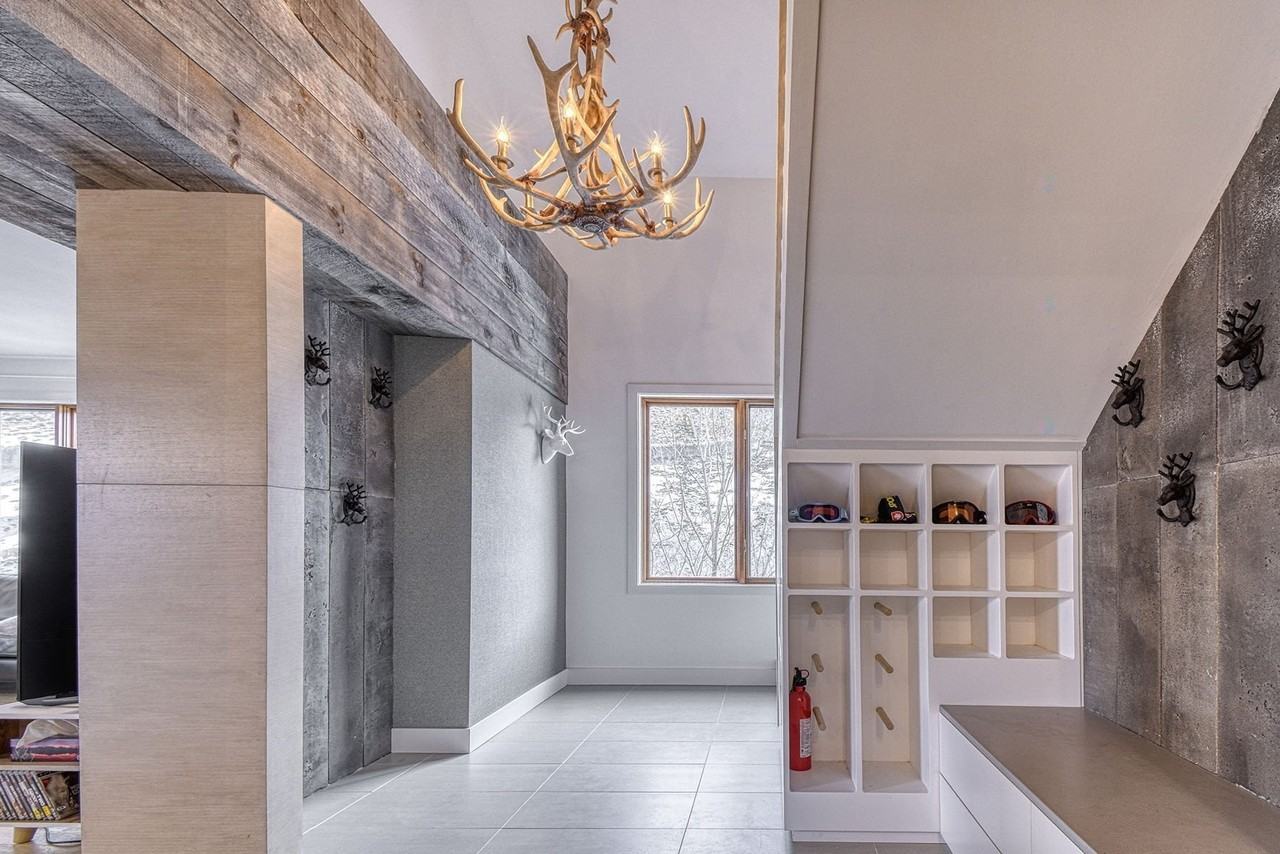 176 Ch Au Pied-De-La-Montagne - Photo 2 of 22