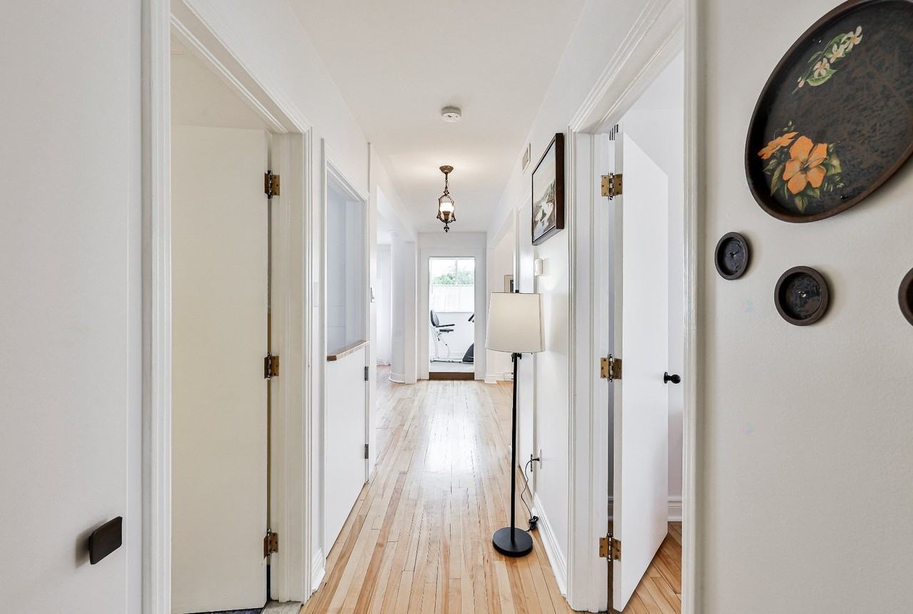 151 Rue De Martigny O - Photo 3 of 48