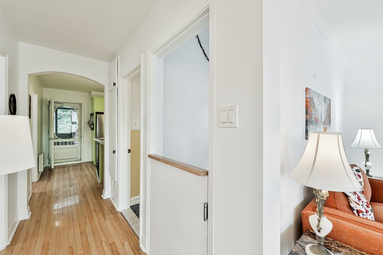 151 Rue De Martigny O - Photo 4 of 48