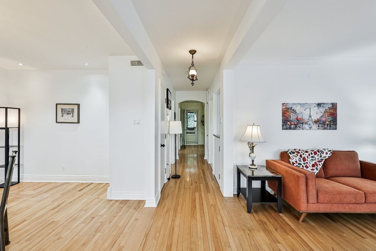 151 Rue De Martigny O - Photo 5 of 48