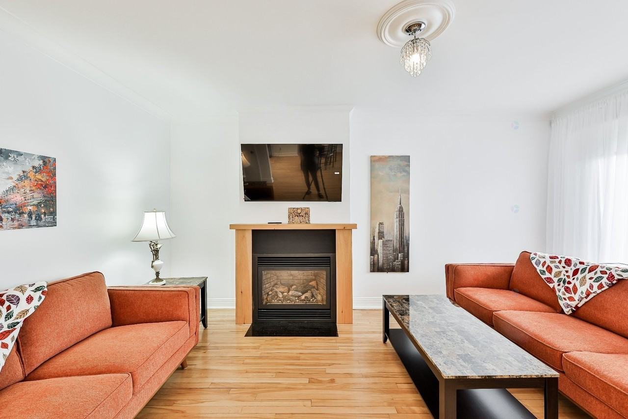 151 Rue De Martigny O - Photo 7 of 48