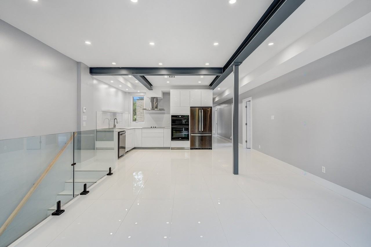 3977 Av Lacombe - Photo 2 of 41