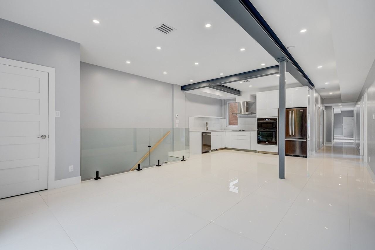 3977 Av Lacombe - Photo 3 of 41