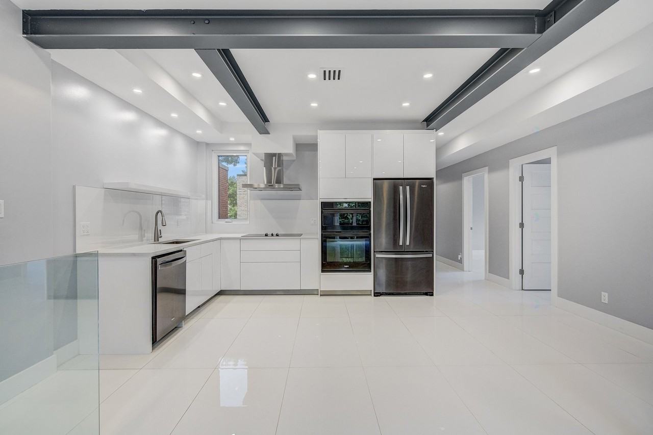 3977 Av Lacombe - Photo 4 of 41