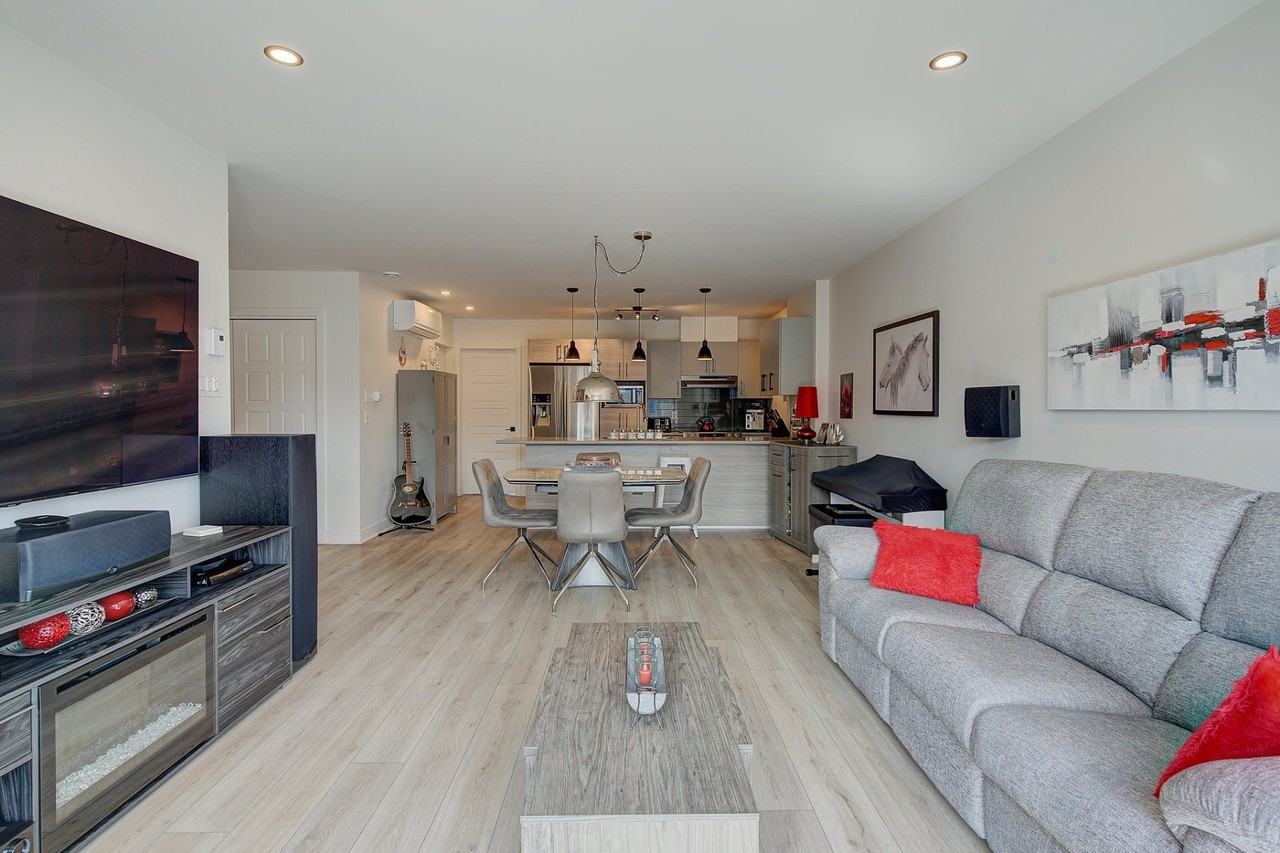 3487 Rue Elsa-Triolet - Photo 3 of 12