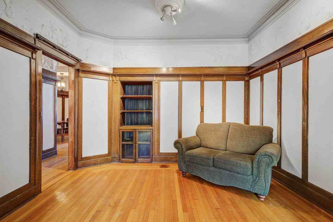 5141 Av Durocher - Photo 7 of 25