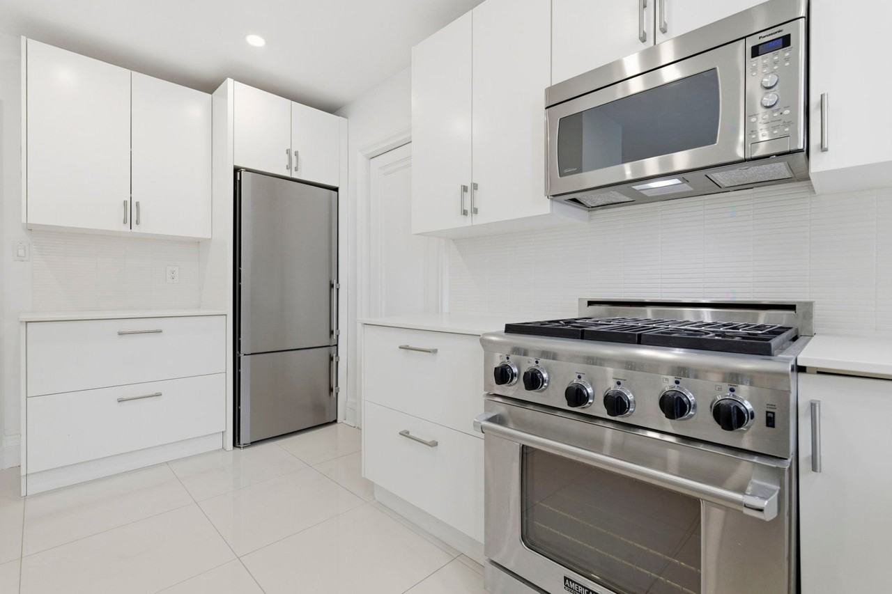 3940 Ch De La Côte-Des-Neiges - Photo 3 of 27