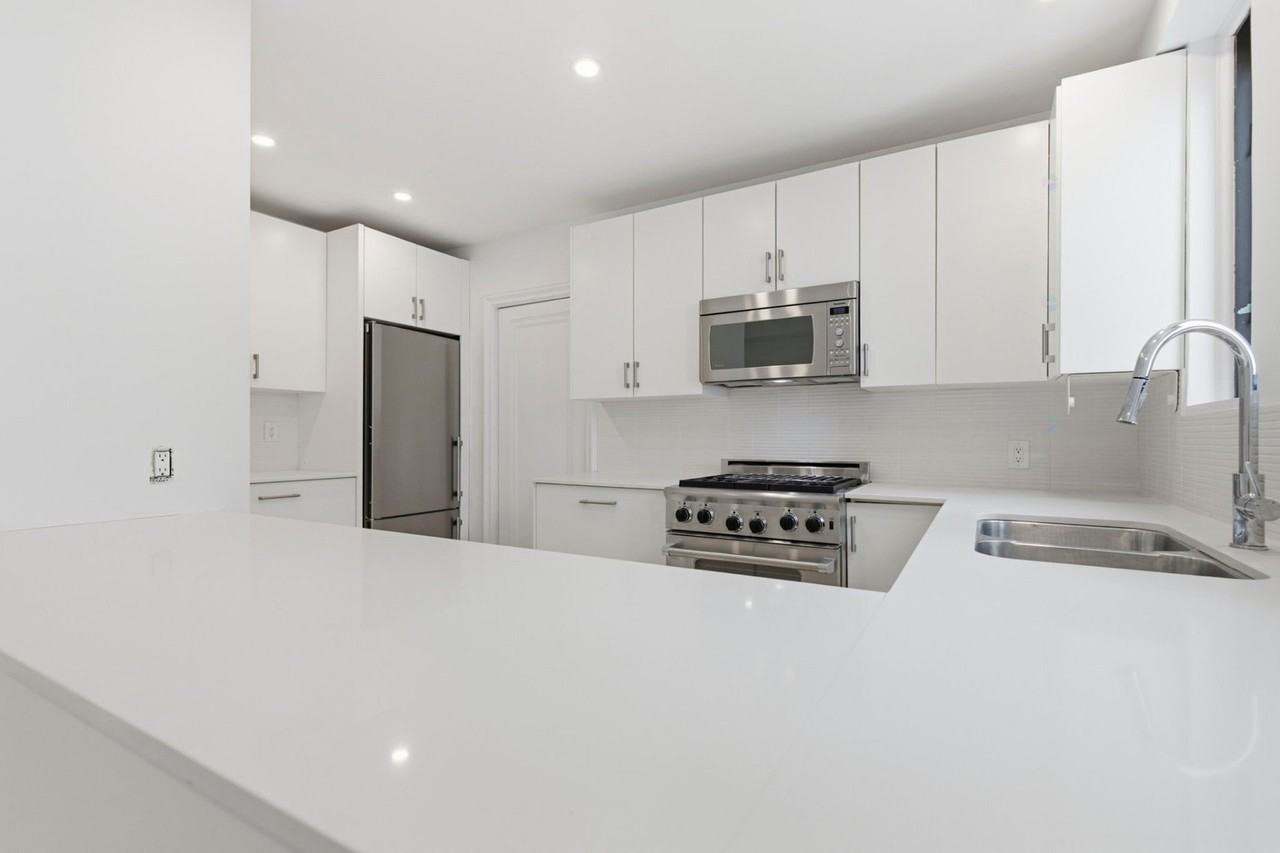 3940 Ch De La Côte-Des-Neiges - Photo 7 of 27