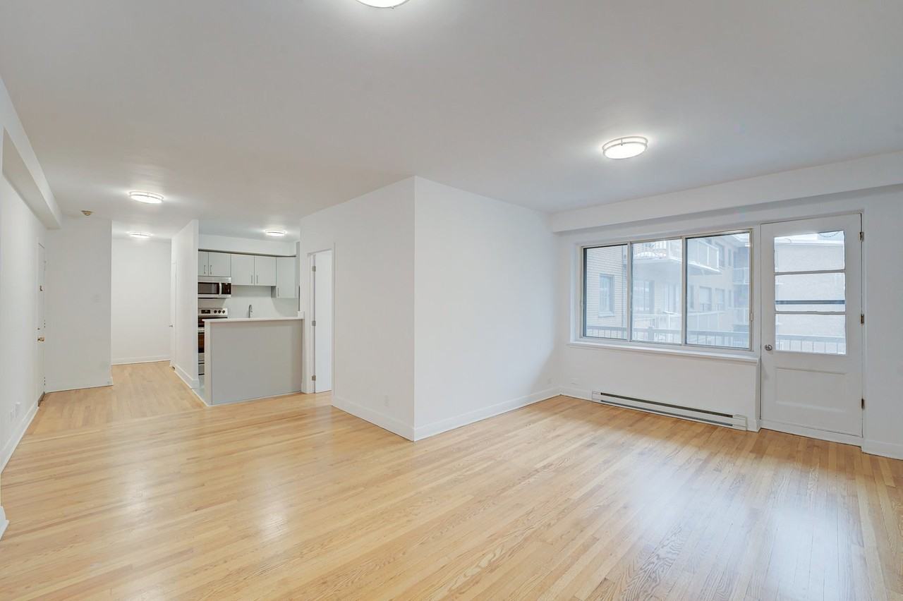 575 Av Glengarry - Photo 2 of 23