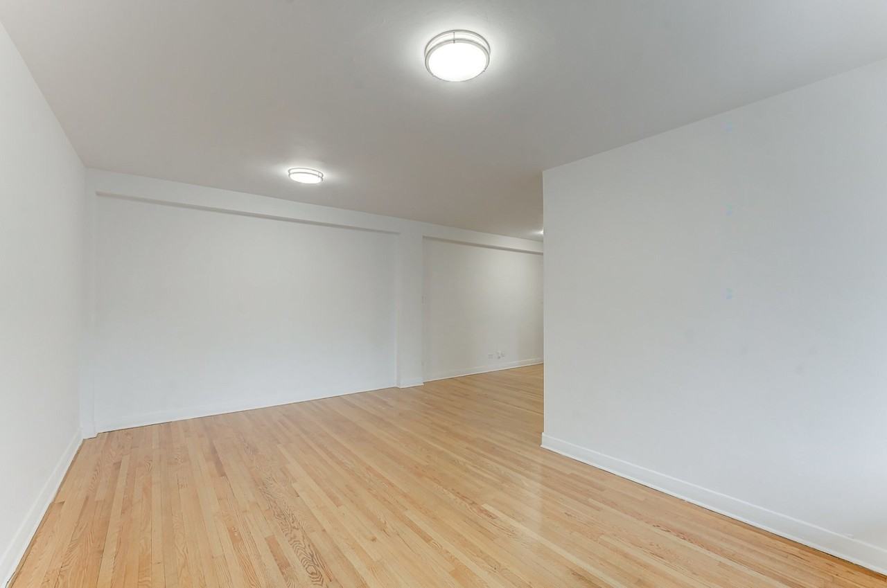 575 Av Glengarry - Photo 4 of 23