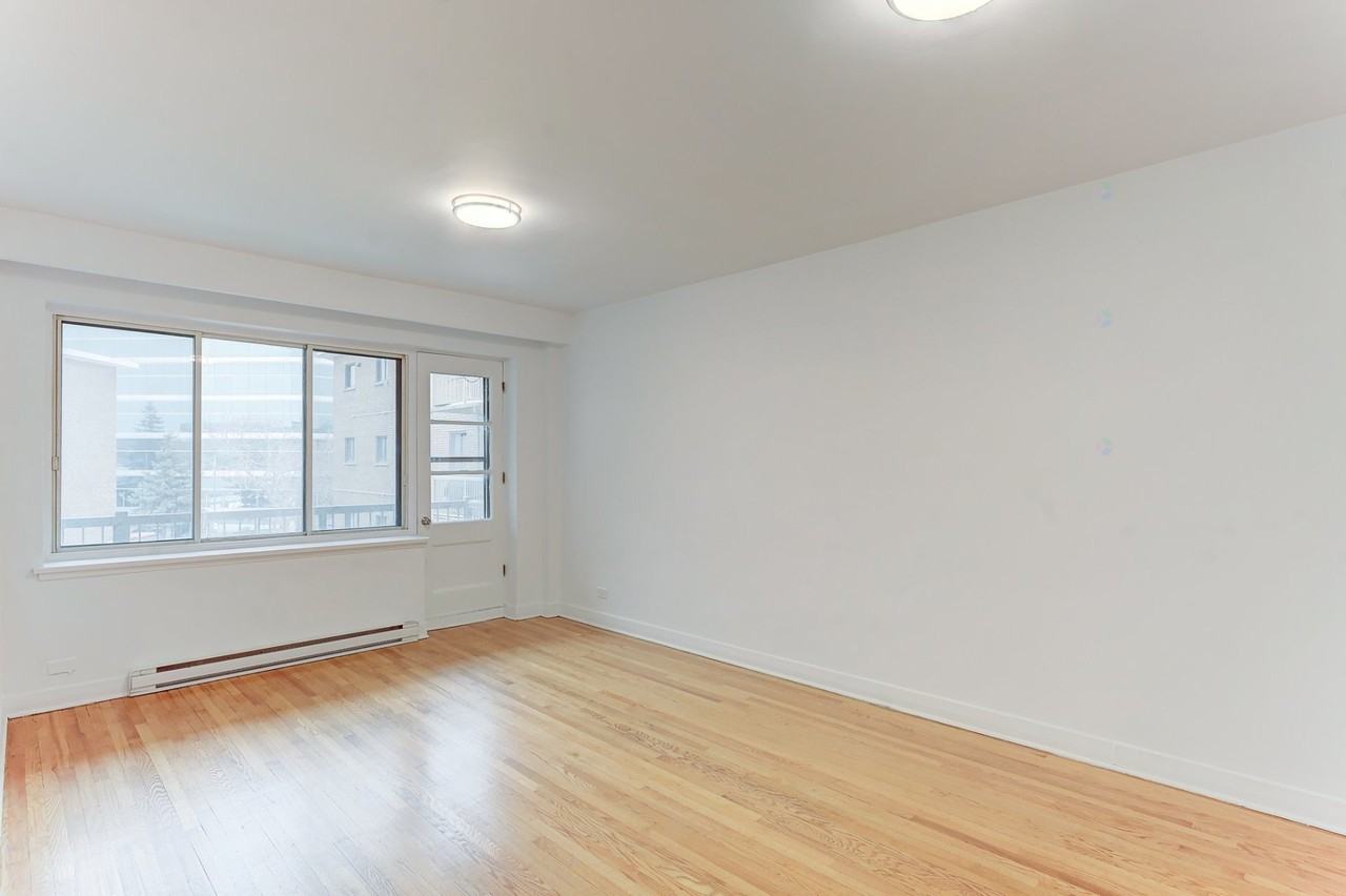 575 Av Glengarry - Photo 6 of 23