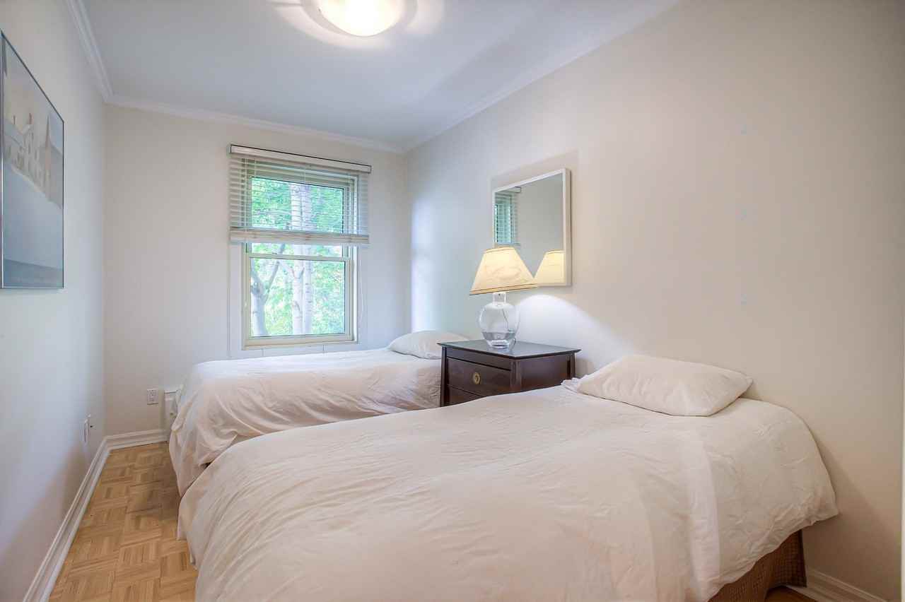 455 Av Argyle - Photo 4 of 20