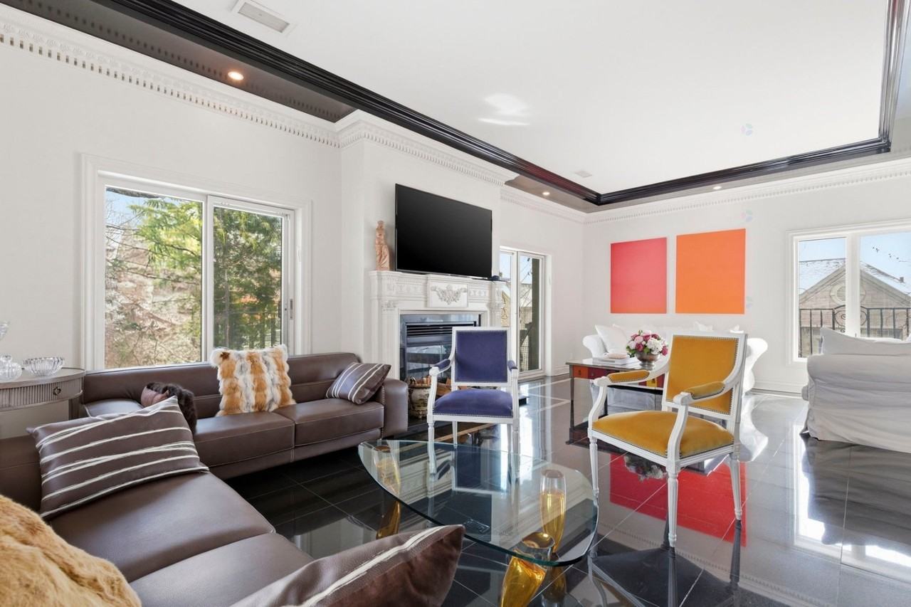 12 Av Sunnyside - Photo 2 of 18