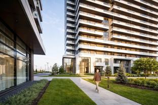 3385 Boul Le Carrefour - Photo 1 of 1