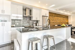 4868 Rue Hutchison - Photo 1 of 1