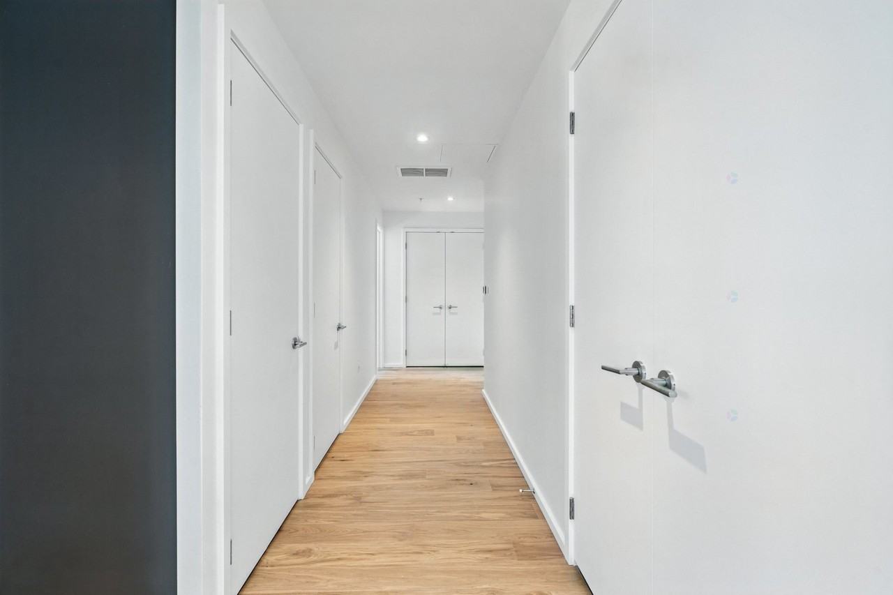 585 Av Glengarry - Photo 4 of 22