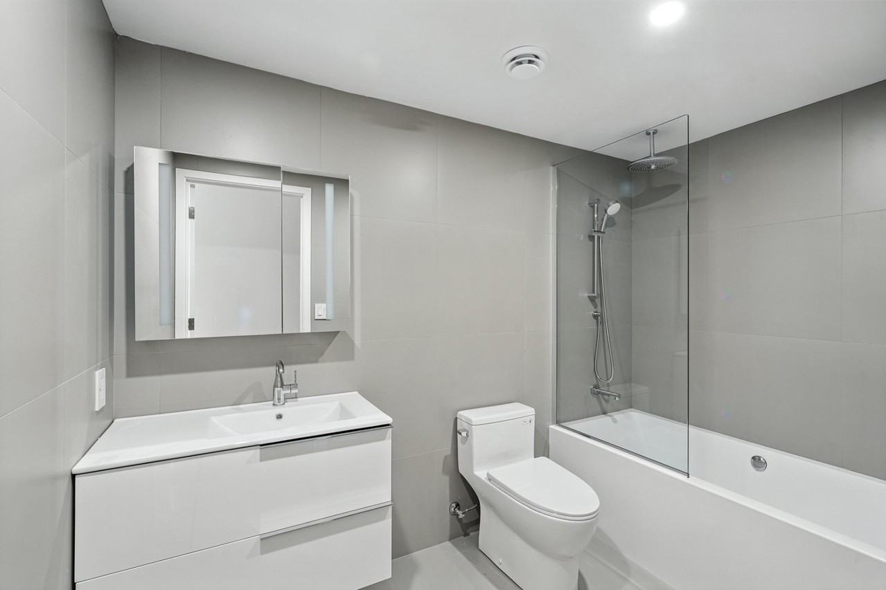 585 Av Glengarry - Photo 5 of 22