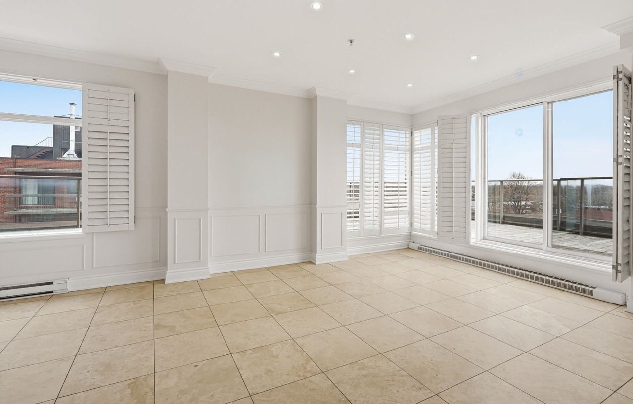 550 Boul De La Côte-Vertu - Photo 3 of 36