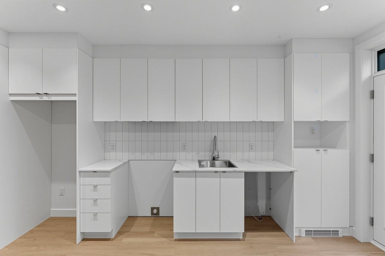 6868 Rue De Normanville - Photo 3 of 12