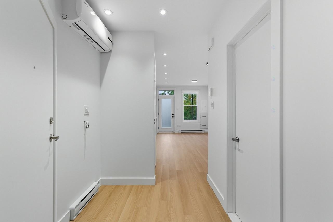 6868 Rue De Normanville - Photo 4 of 12