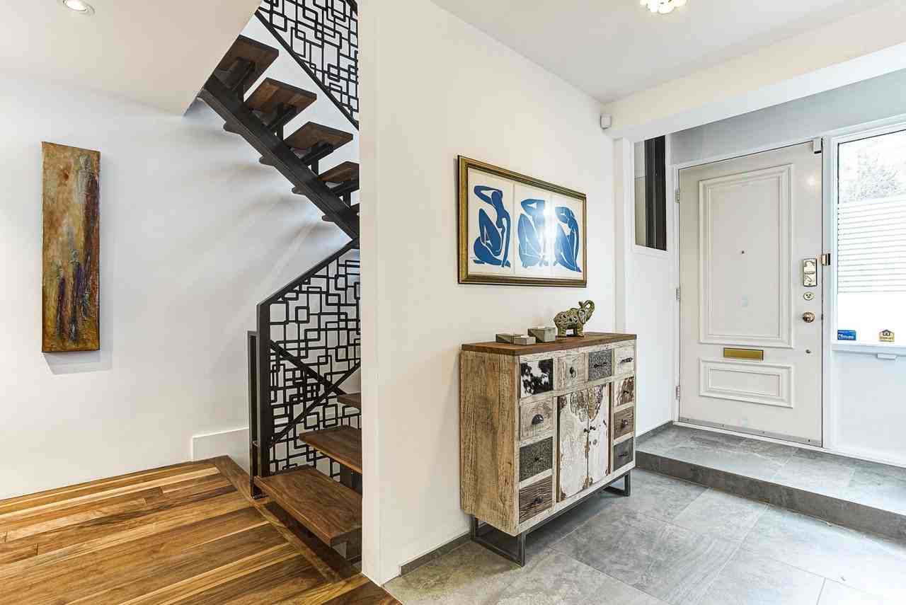 3035 Le Boulevard - Photo 4 of 26