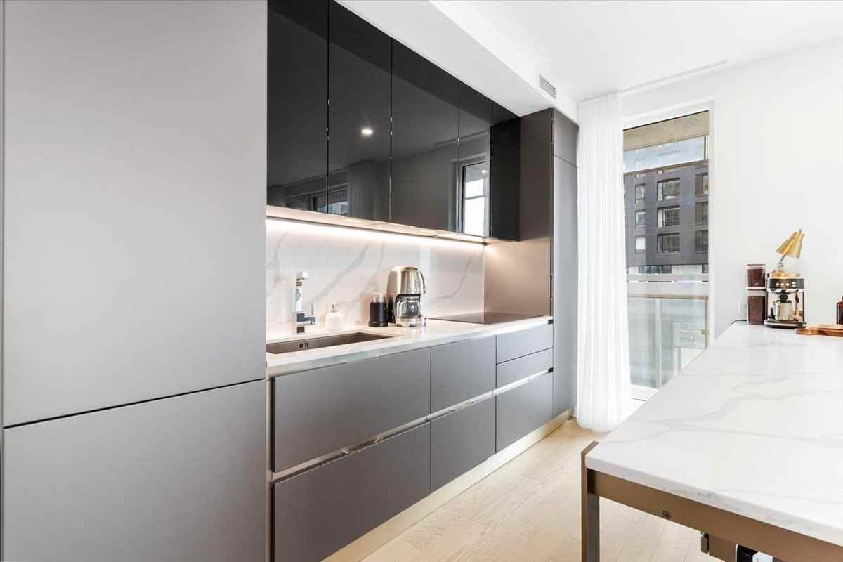 1051 Rue De La Montagne - Photo 4 of 25