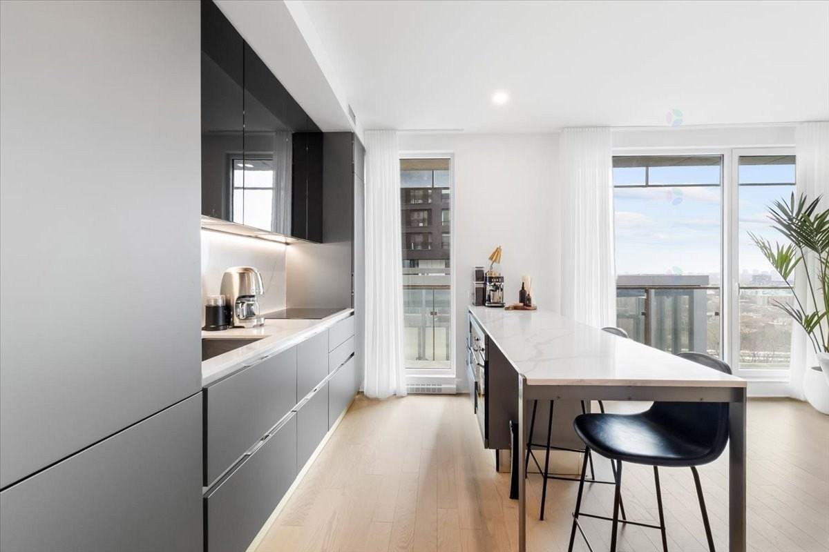 1051 Rue De La Montagne - Photo 5 of 25