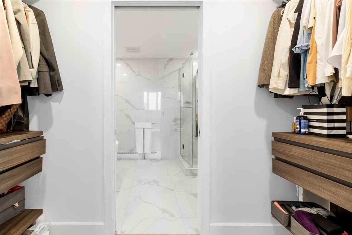 1051 Rue De La Montagne - Photo 7 of 25