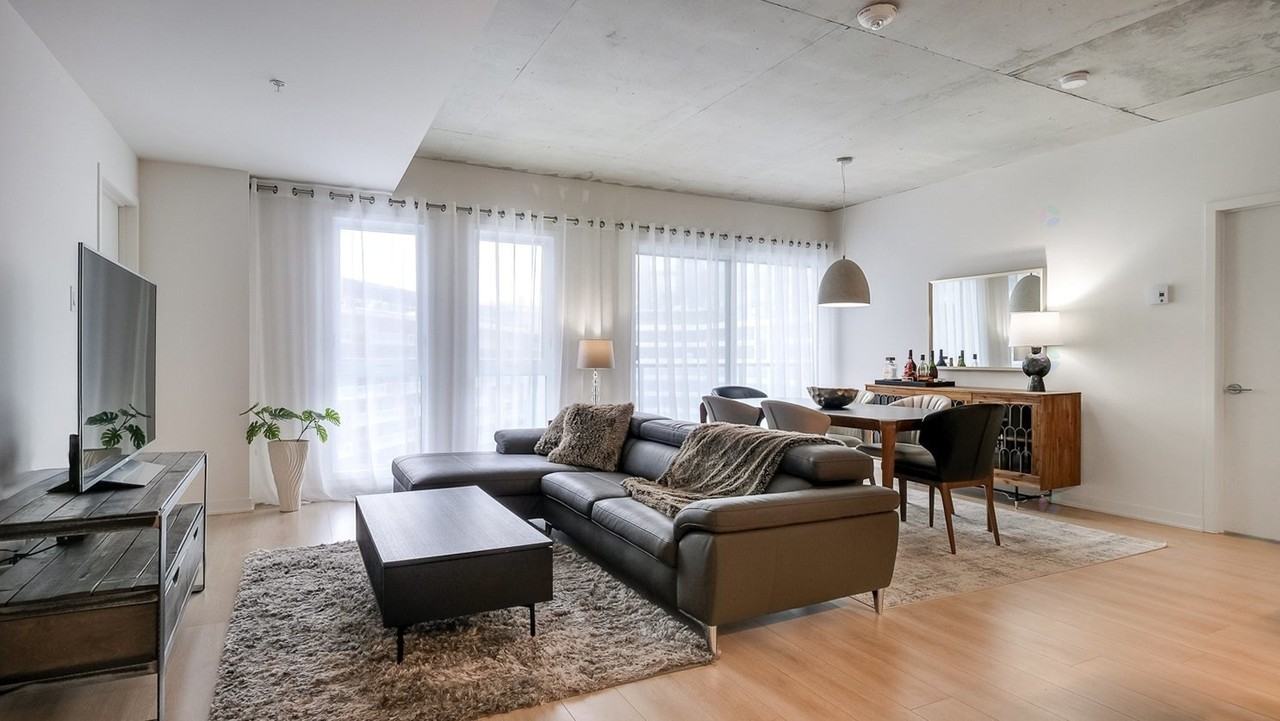 625 Av De L'équinoxe - Photo 2 of 33